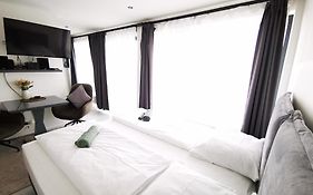 HH 05 by ROCKCHAIR - SUPERHOST Status - Modernes Apartment mit sonnigem Balkon&premium Boxspringbetten in Winterhude - Hamburg Top Geheimtipp